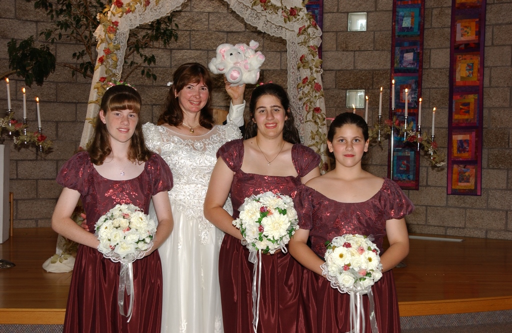 C2_BridesmaidsWithCathie.jpg