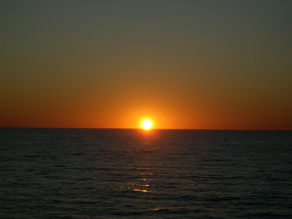 B1_OceanSunsetZoom.JPG