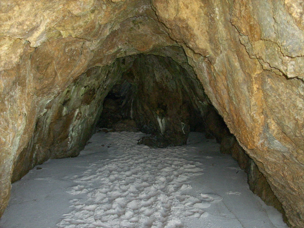 F1_SmallCave.JPG