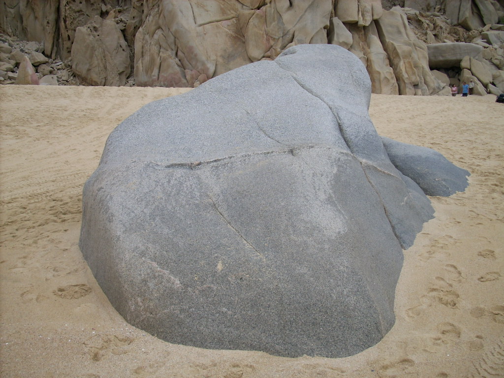 G4_BoulderInSand.JPG