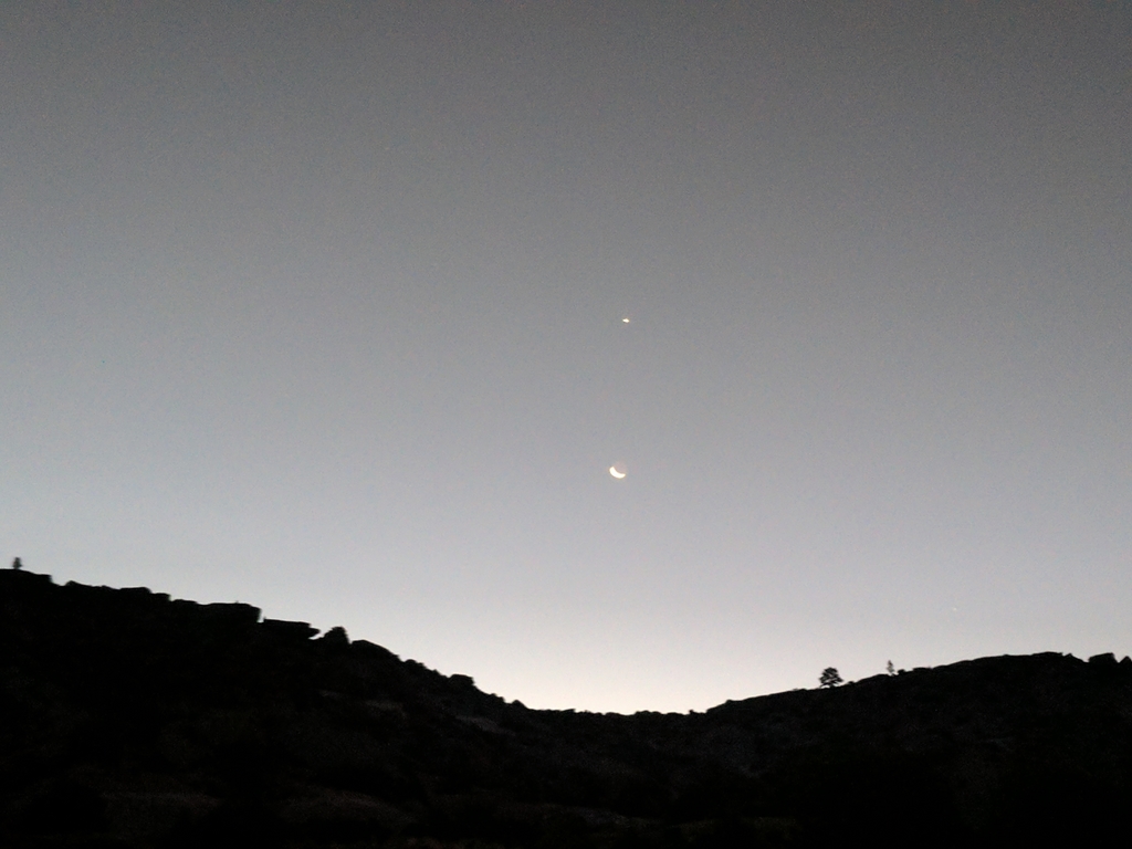 A2_MoonAndVenusZoom.jpg