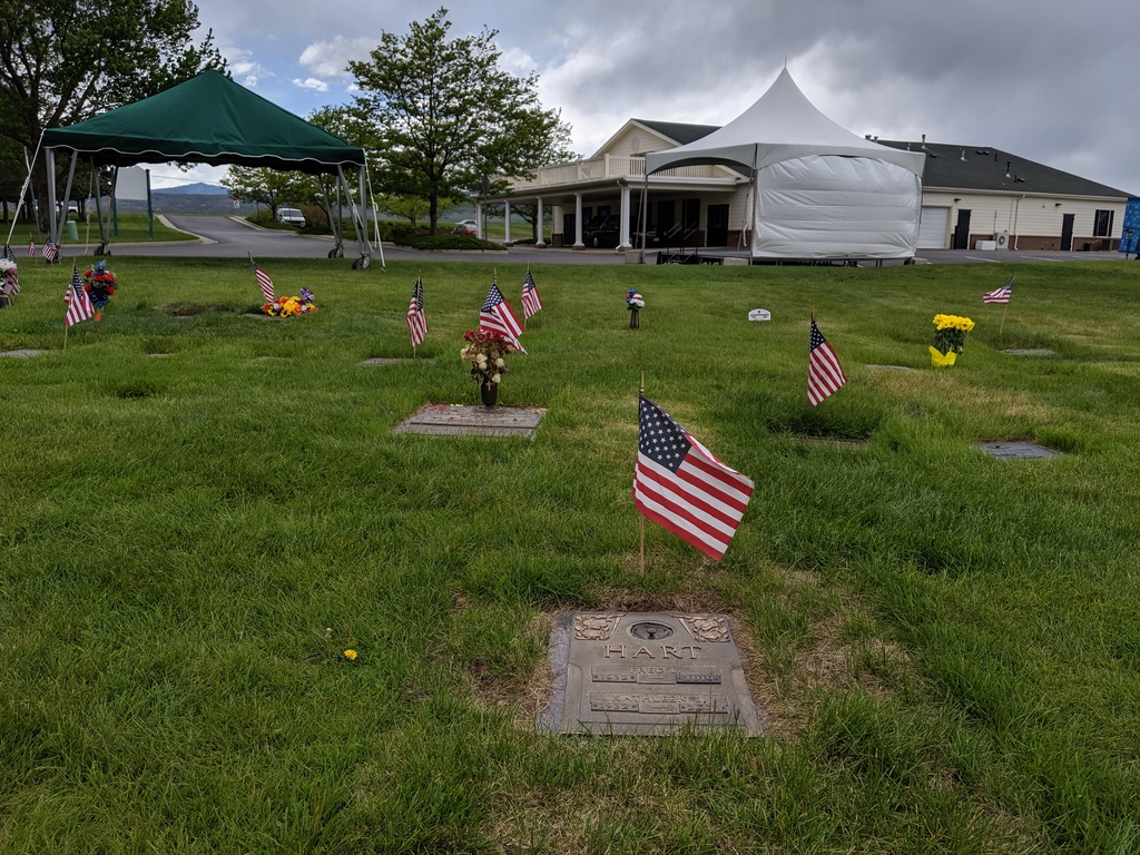 0527B_FredHartGrave.jpg