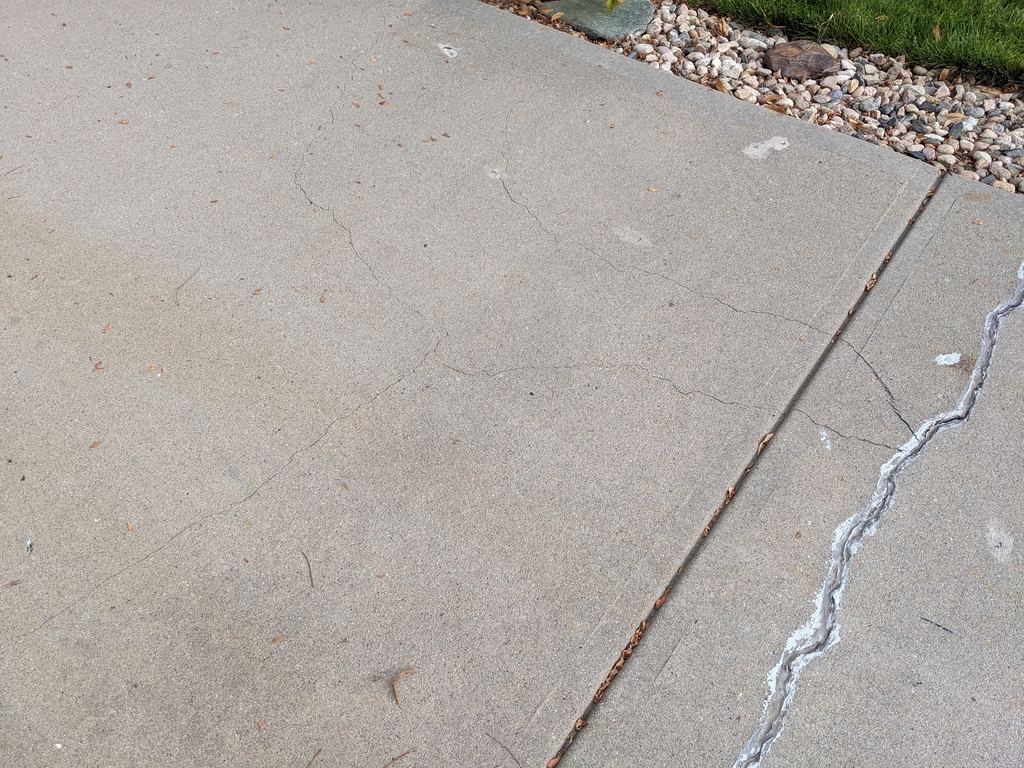 1003B_NewDrivewayCracks.jpg