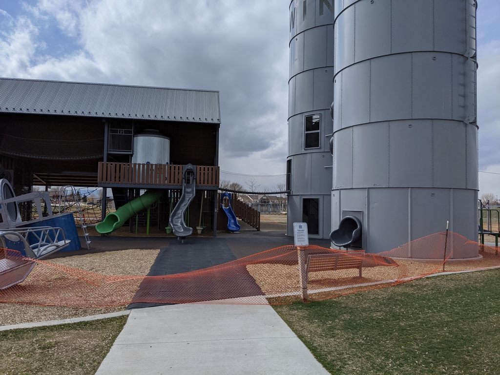 0403C_TwinSiloParkClosed.jpg