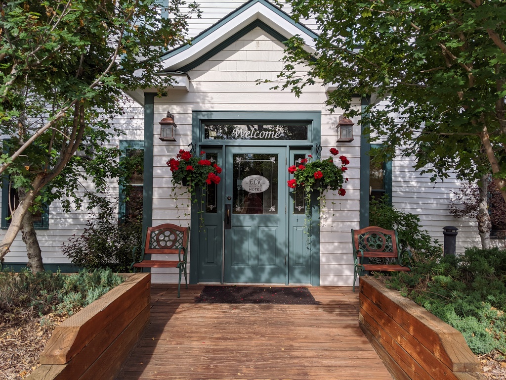 0625C_ElkMountainHotel.jpg