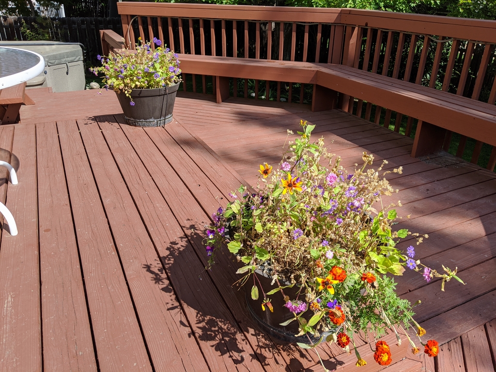 0921A_DeckFlowerPots.jpg