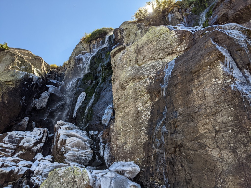 R3_IcyTimberlineFalls.jpg