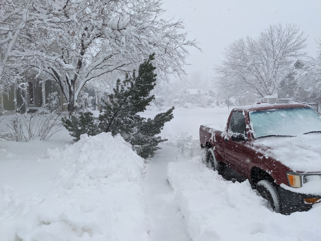 0314B_HeavySnowNearTruck.jpg