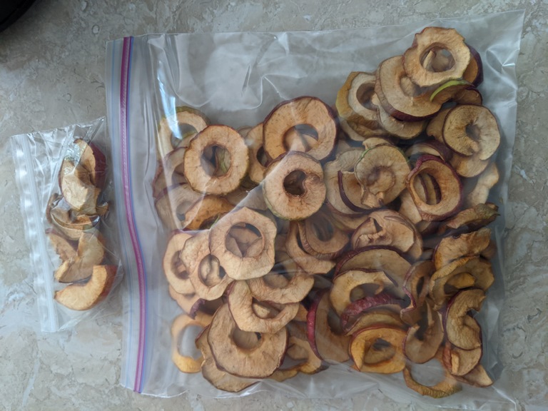 1005A_DriedApplesBagged.jpg