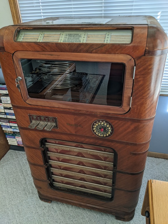 0315A_JukeboxWithGlass.jpg