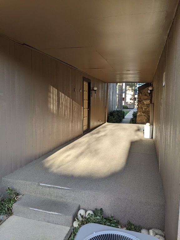 0410B_SunDownCondoBreezeway.jpg