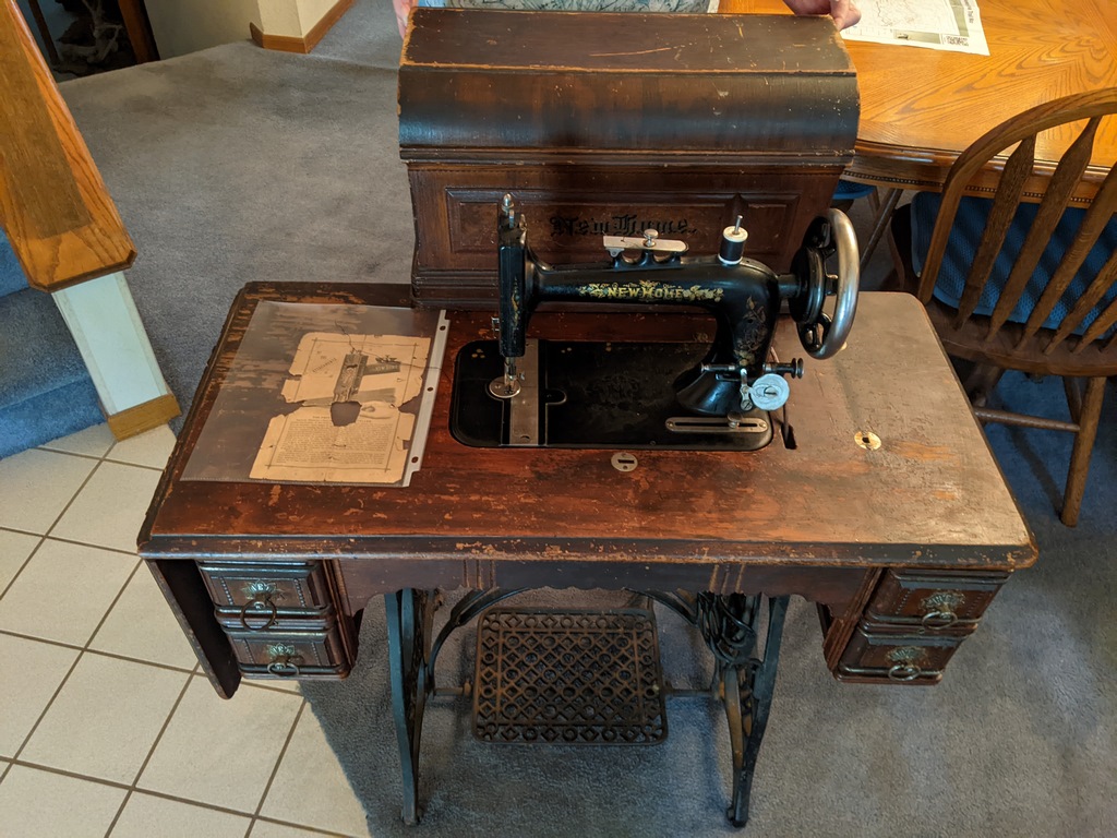 0801A_OldSewingMachine.jpg