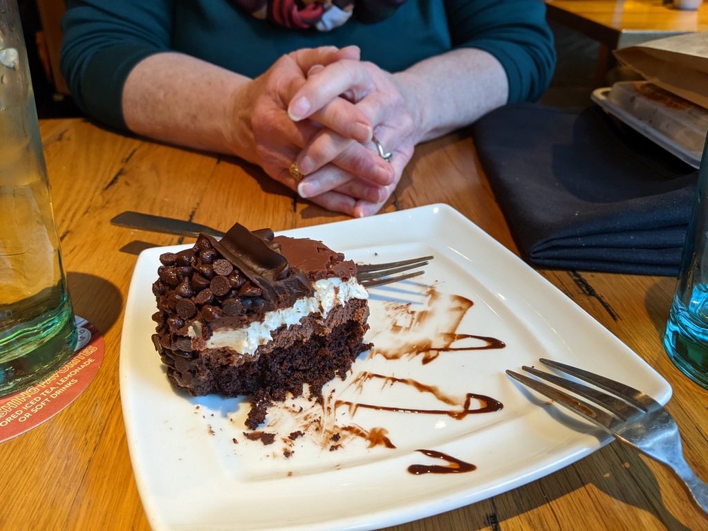 0102_OliveGardenBirthdayDessert.jpg