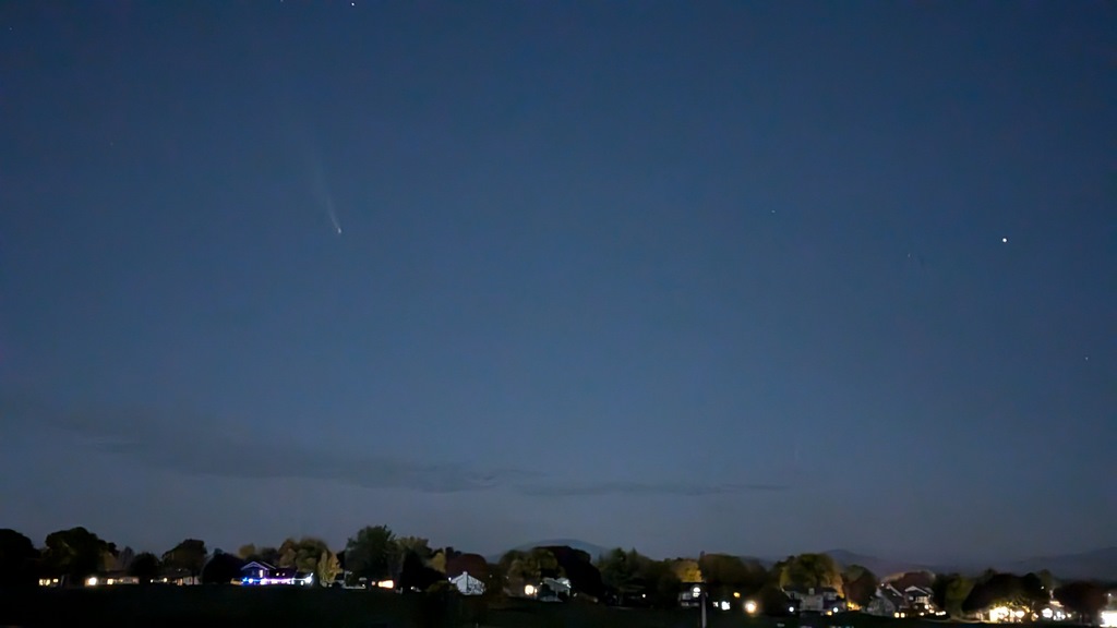 1015A_CometFromCondo.jpg