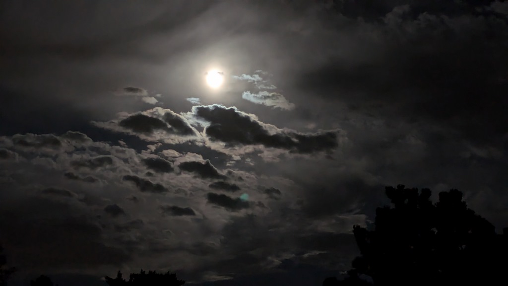 1016H_MoonAndSilveryClouds.jpg