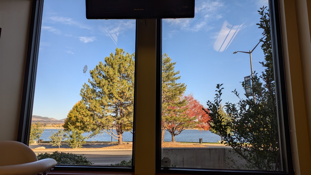 1025A_LakeLovelandOutWindow.jpg