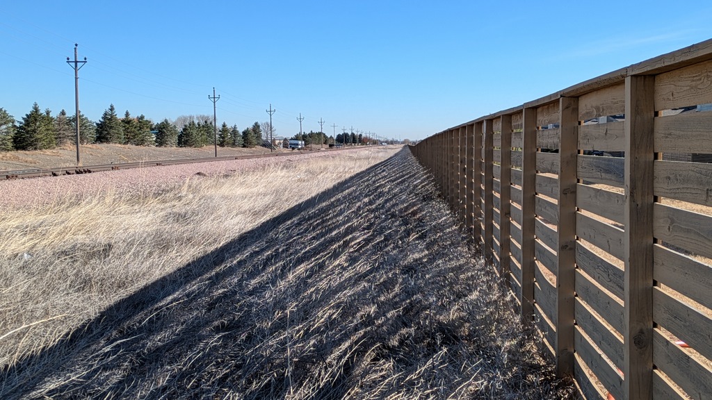 1120E_TimnathFenceAndRR.jpg
