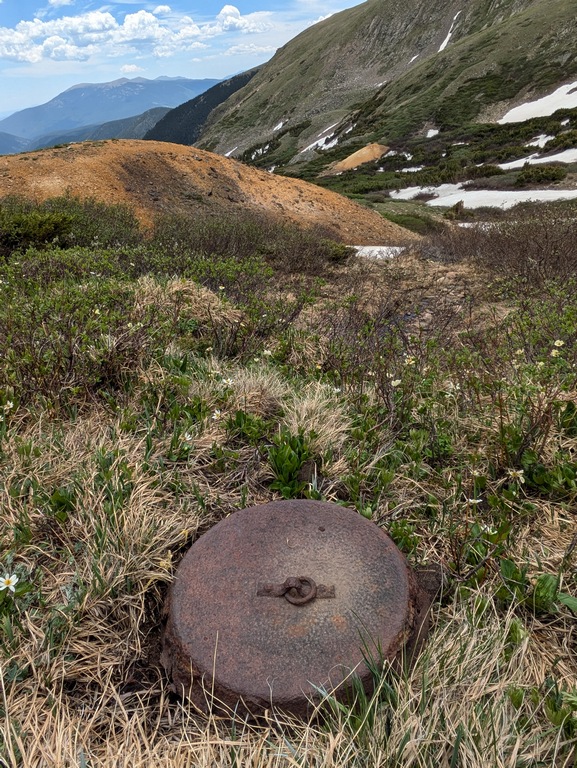 I2_OldMetalMineDebris.jpg
