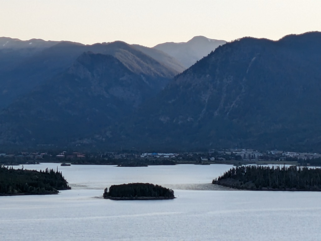 C6_AcrossLakeDillonFriscoZoom.jpg