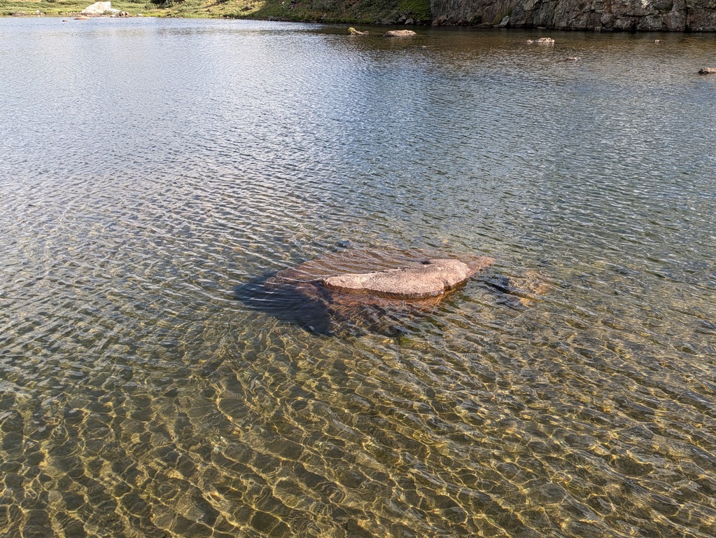 J1_BoulderInLake.jpg