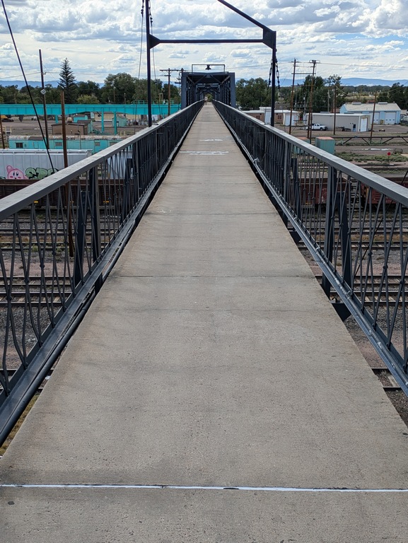 D4_WestAcrossFootbridge.jpg