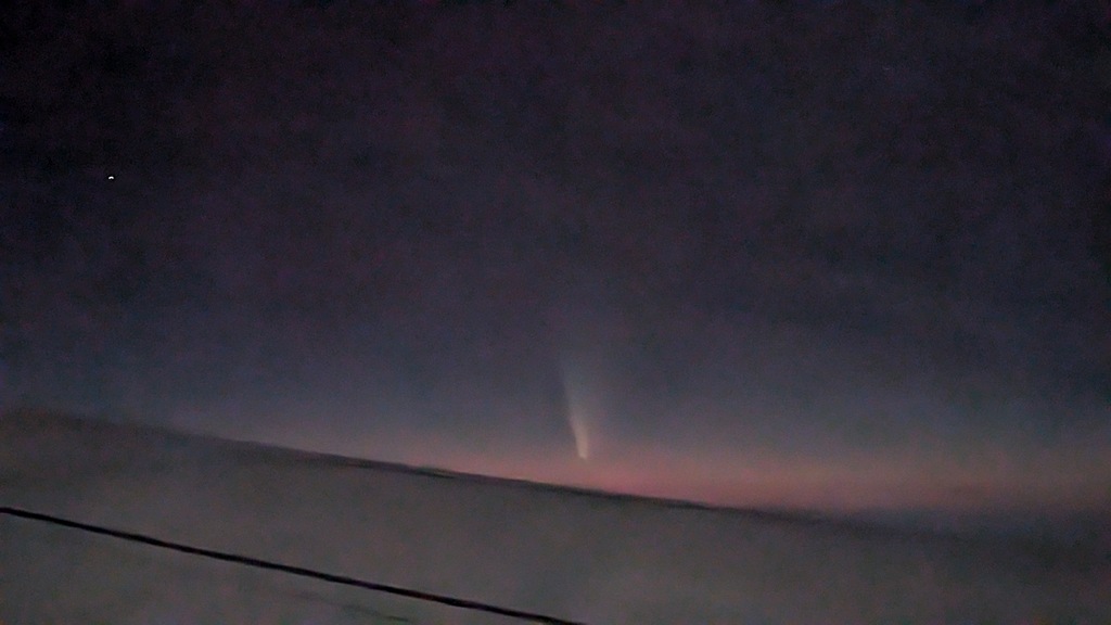 1012B3_CometOverWingZoom.jpg