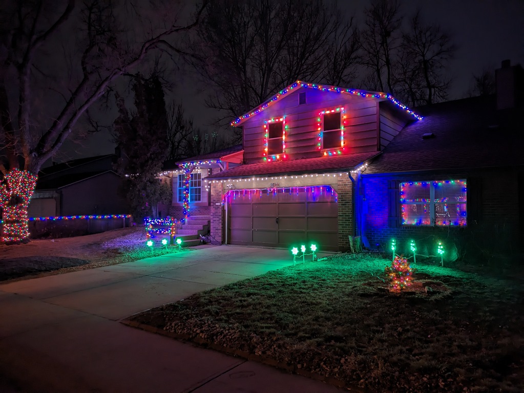 0101B_NeighborXmasLights.jpg