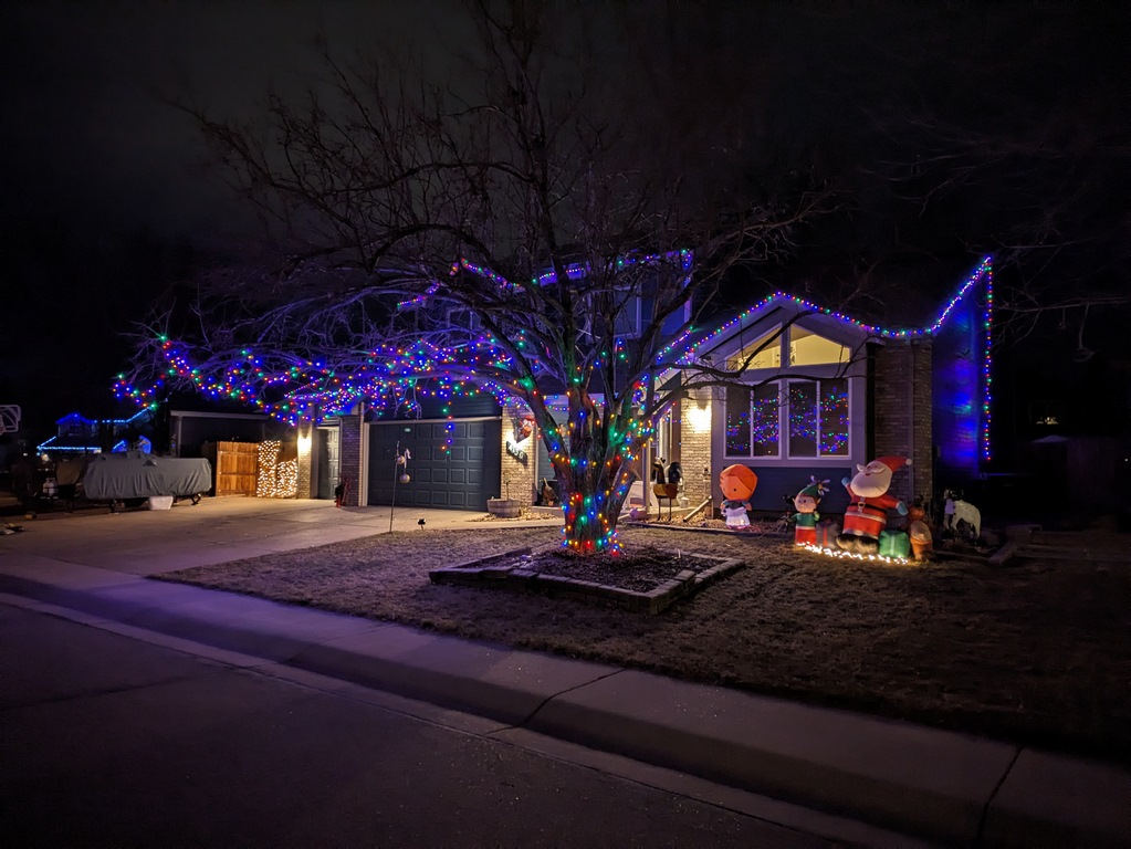 0101D_NeighborXmasLights.jpg