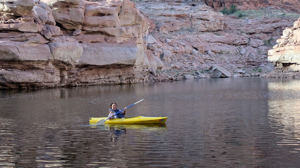 J2_LeonaBorrowsKayak.jpg