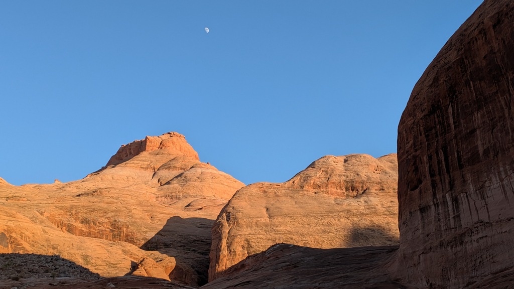 K_MoonOverCanyonWalls.jpg