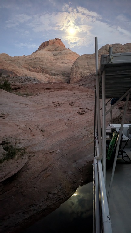 H2_MoonFromHouseboatRoof.jpg