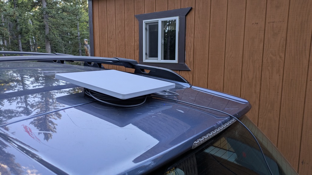 D3_StarlinkOnCarRoof.jpg