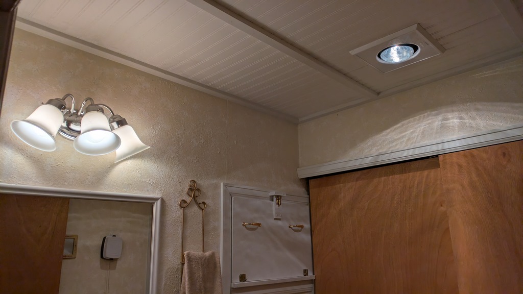 C2_BathroomLightsAndFan.jpg
